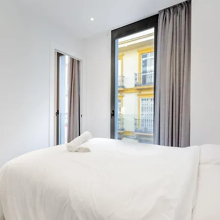 Minty - Bright La Merced Apartment *