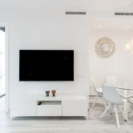 Minty - Bright La Merced Apartment